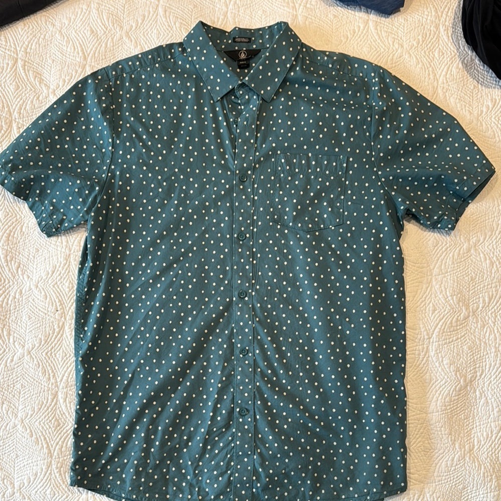 Volcom Short-Sleeve Teal Polka Dot Button-Up Shirt
